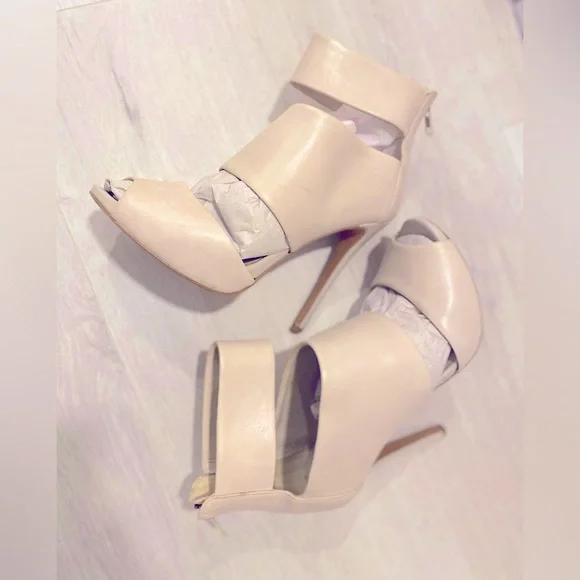 Aldo nude Heels - size 7 - Picture 2 of 6